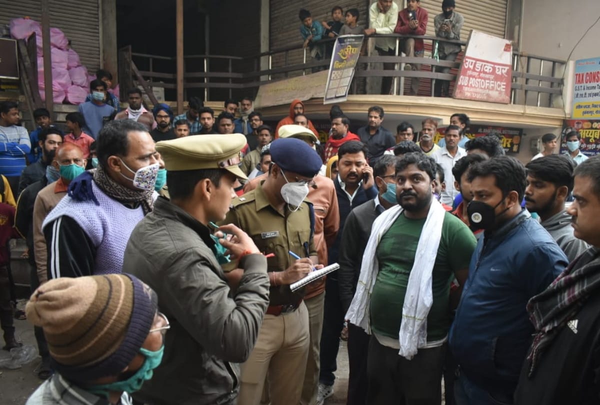 Gorakhpur Fire News: fire in bangle and jewellery shop in Make up market of Gorakhpur burnt goods
