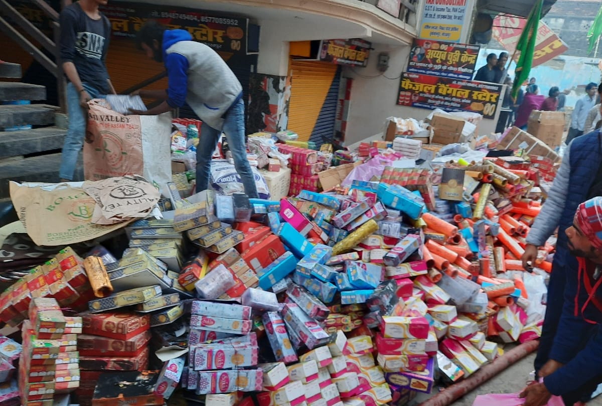Gorakhpur Fire News: fire in bangle and jewellery shop in Make up market of Gorakhpur burnt goods