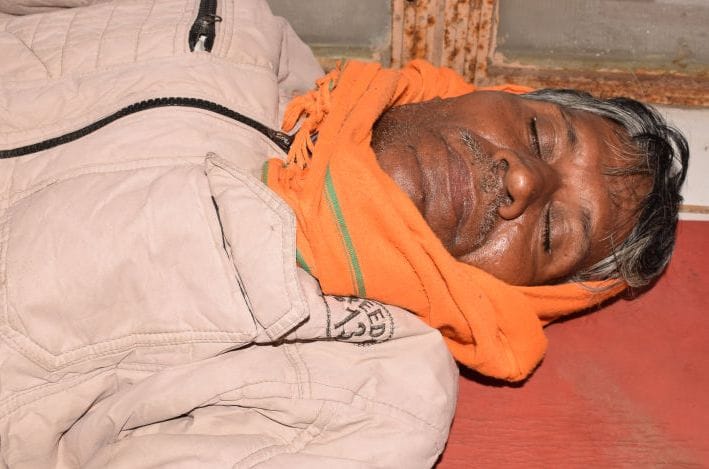 A man who was in search of a job with daughters was injured in an accident