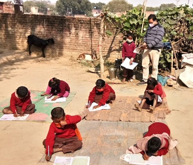 Mirzapur Time is not wasted, so the class is looking at the door of the house