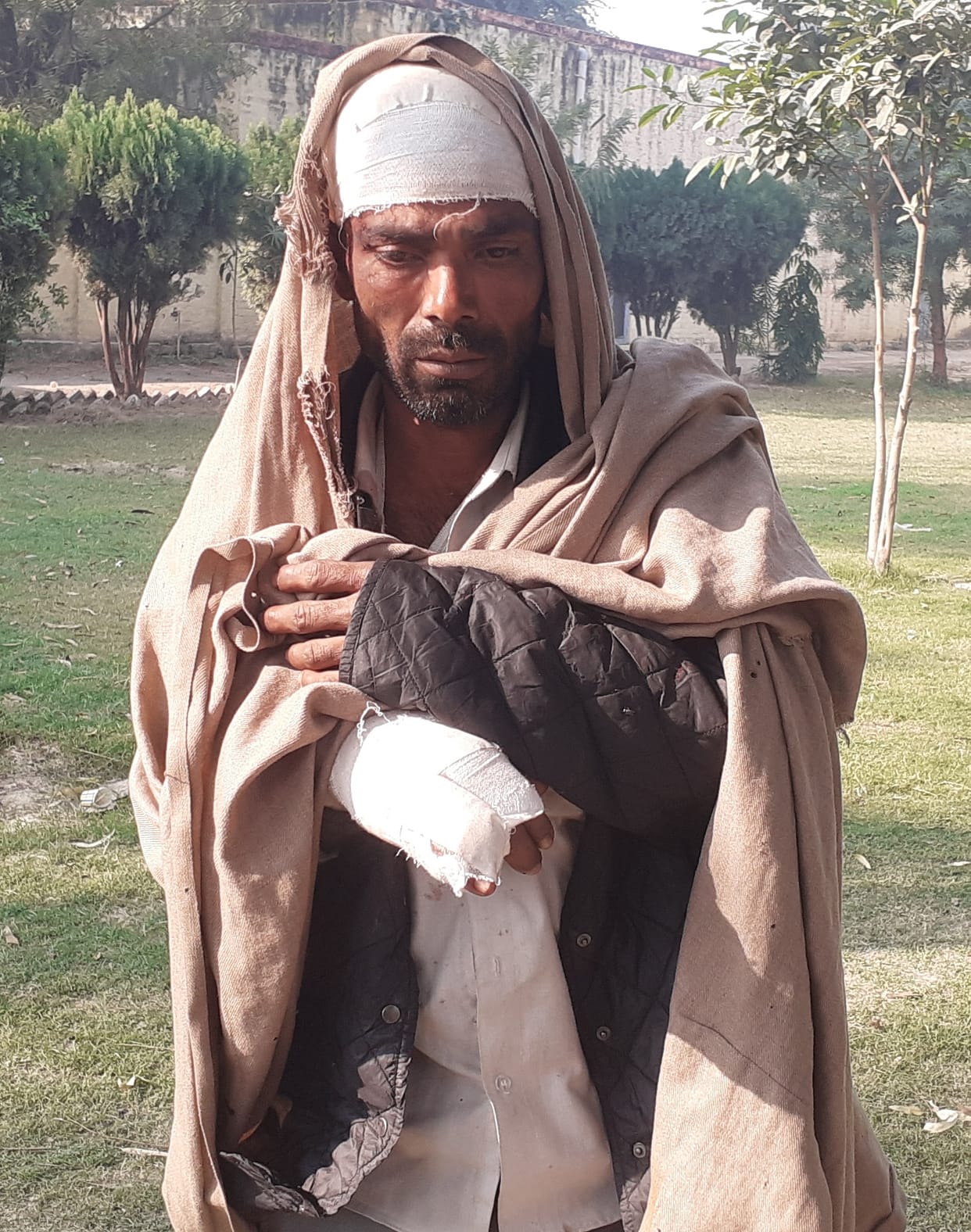 The victim kept waiting with treatment, with severed fingers in his pants pocket