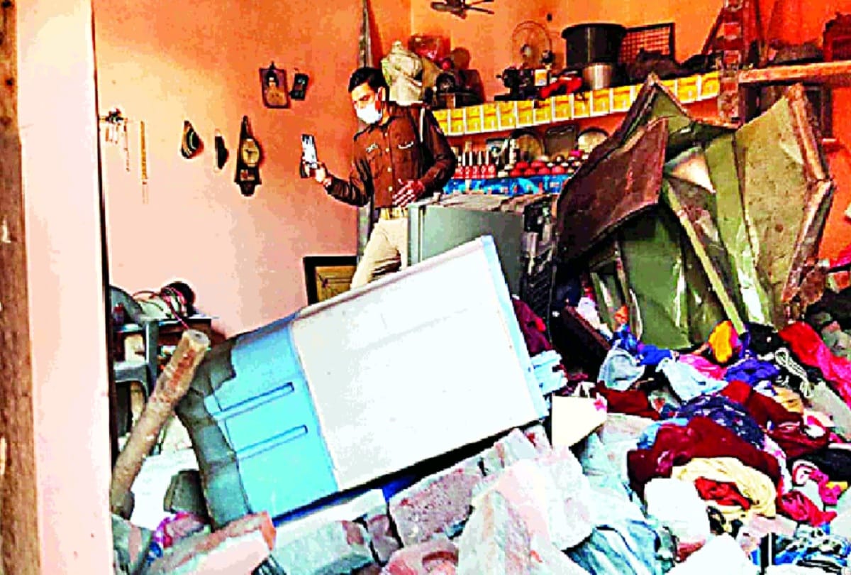 E Riskshaw battery over charged blasted one child died due to wall collapse