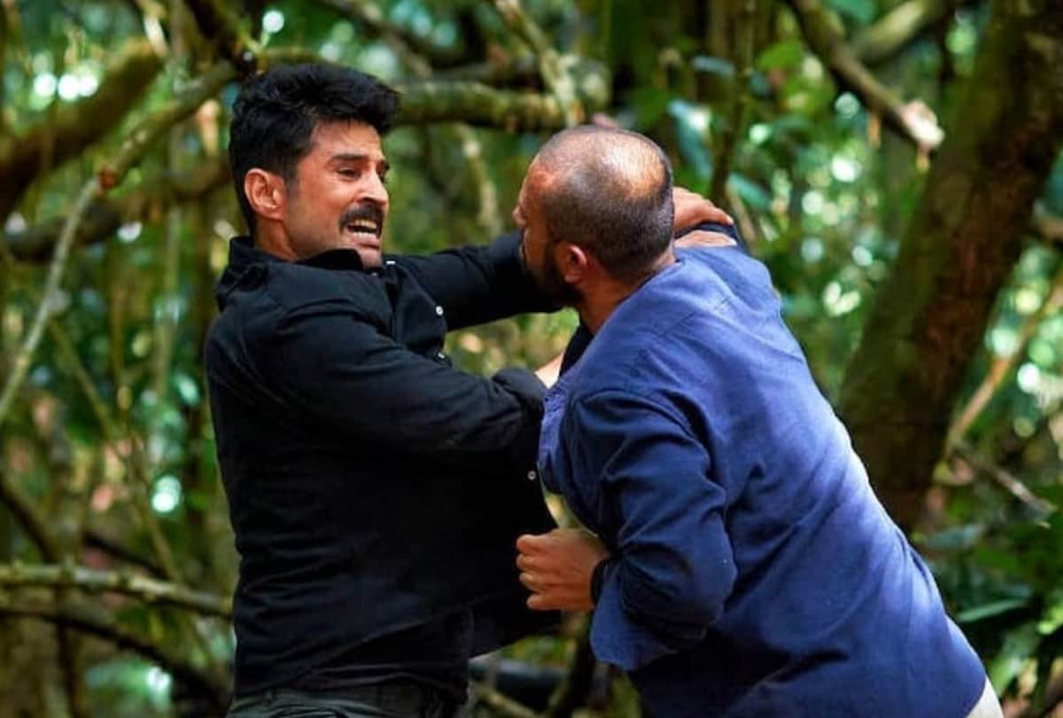 Naxalbari ON ZEE5 REVIEW directed by Partho Mitra starcast Rajeev Khandelwal Satyadeep Mishra Aamir Ali