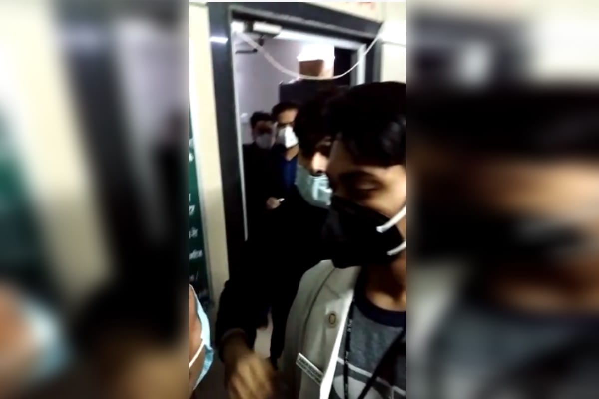 A patient died in the medical college and there was a fight between the staff and the Timardars