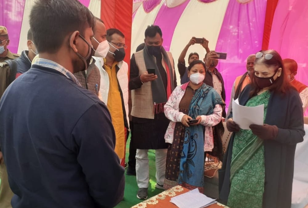 MP Menka Gandhi two days visit to Sultanpur.