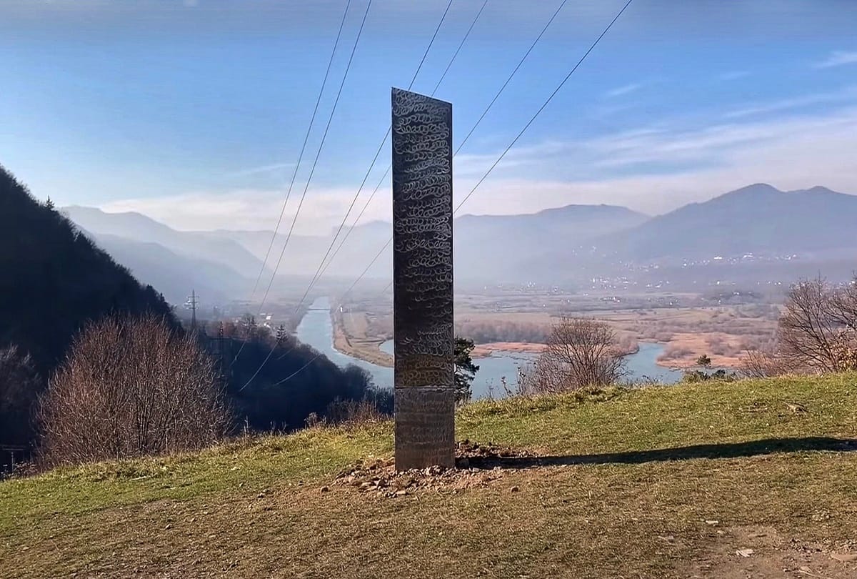 mysterious monolith disappeared in Utah in USA and another one is found in Romania