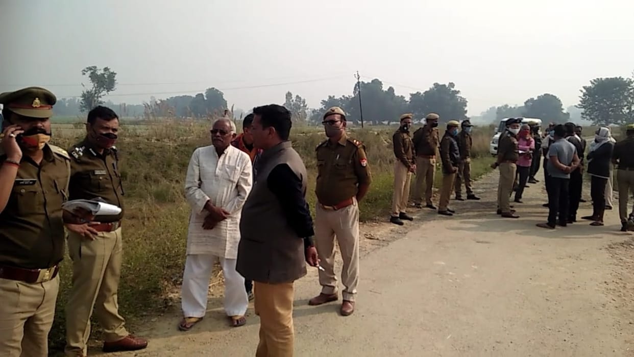 In Meja, masked miscreants looted women returning from the procession, beaten with a butt of protest