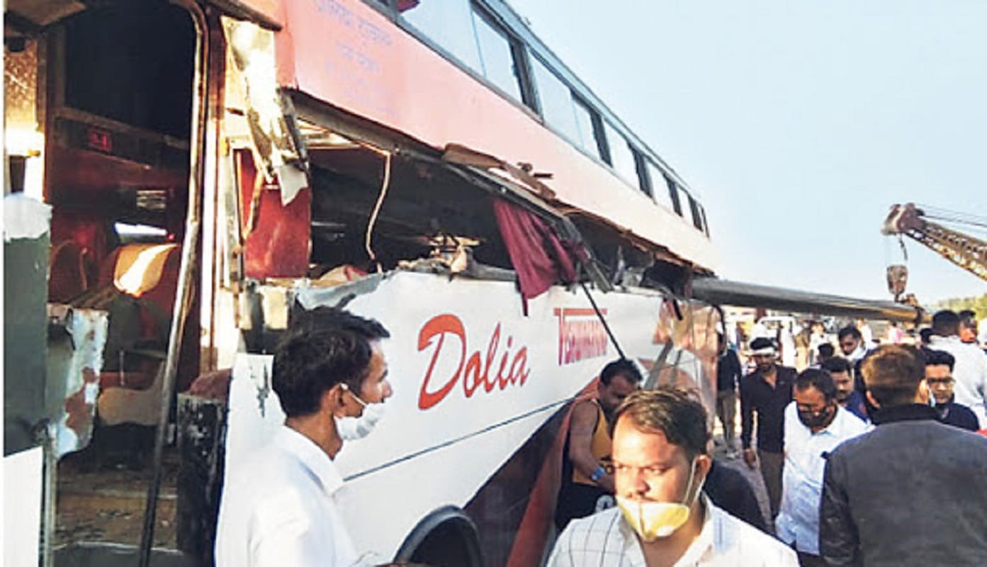 Rajasthan Pali Jaipur Ahmedabad national highway number 162 100 feet long pipe across the moving bus live updates pictures