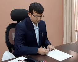 Madhya pradesh Rajgarh collector neeraj kumar imposed a fine on himself  after getting a complaint