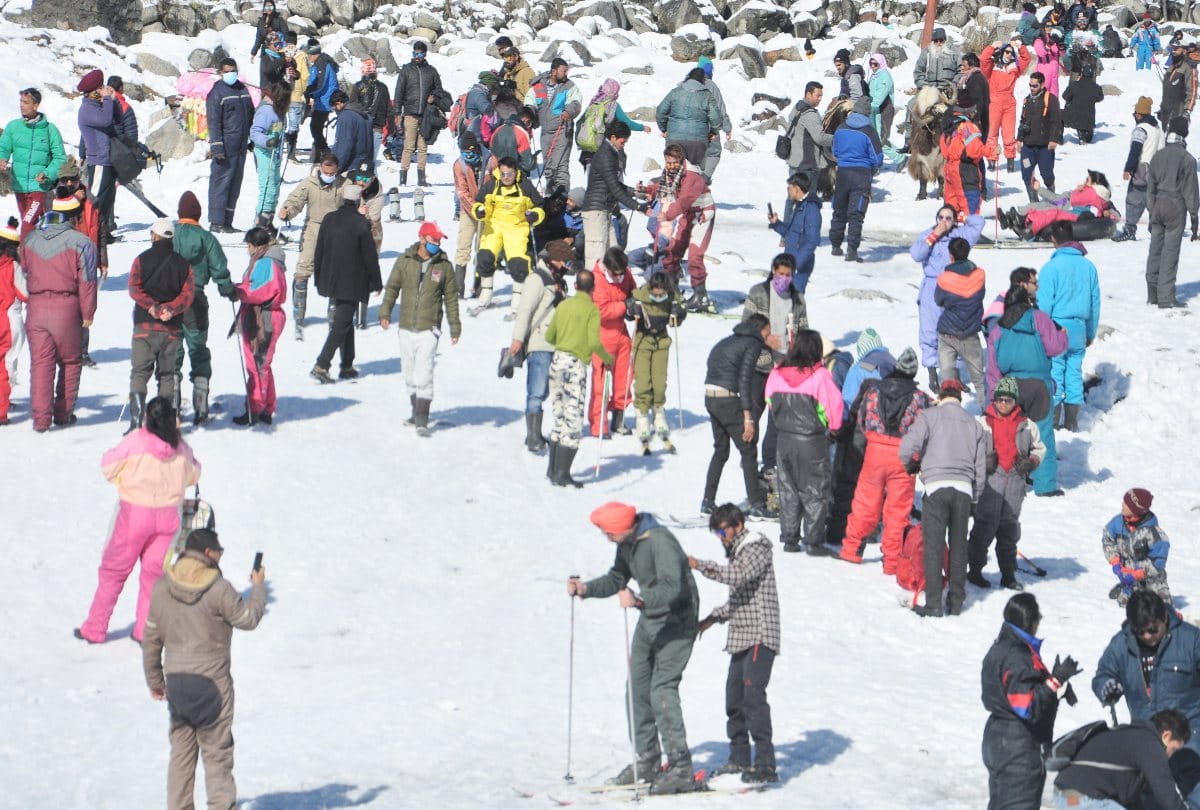 weather update: Tourists flux increased in Atal Tunnel rohtang and manali Solang Nala in himachal