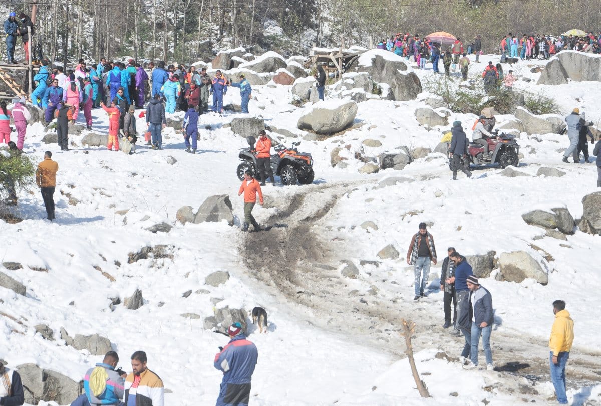 weather update: Tourists flux increased in Atal Tunnel rohtang and manali Solang Nala in himachal