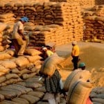 अनाज की बोरियां।