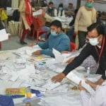 मतपत्रों की गणना (प्रतीकात्मक तस्वीर)