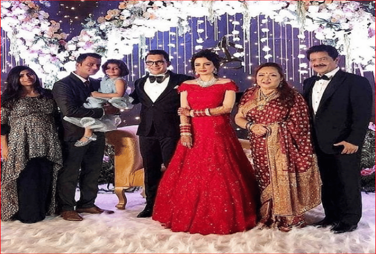 aditya narayan and shweta agarwal shares their wedding pics on social media photos are viral