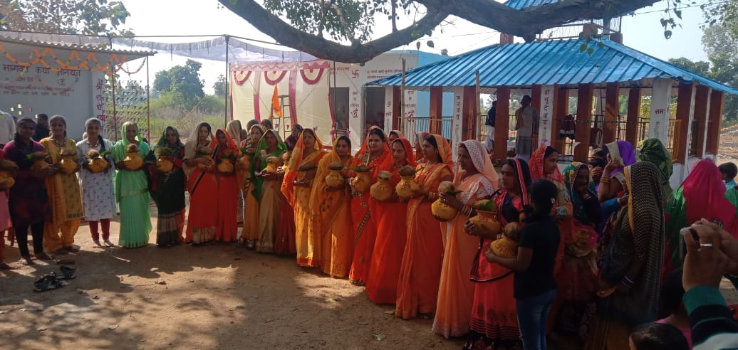 Kalash Yatra took place in Nadhira, inauguration of Srimad Bhagwat Katha Gyan Yagya