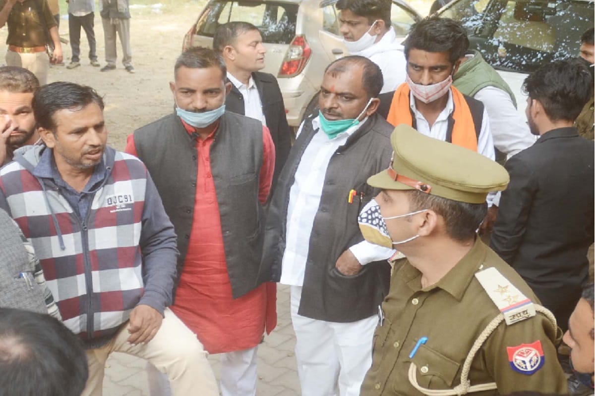 There is beaten up to BJP Mandal President in Tehsil and Lekhpal suspended at Baghpat