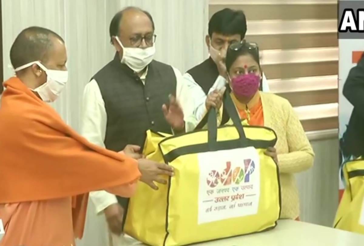 UP government distributes 10 thousand rupees loan for MSME.