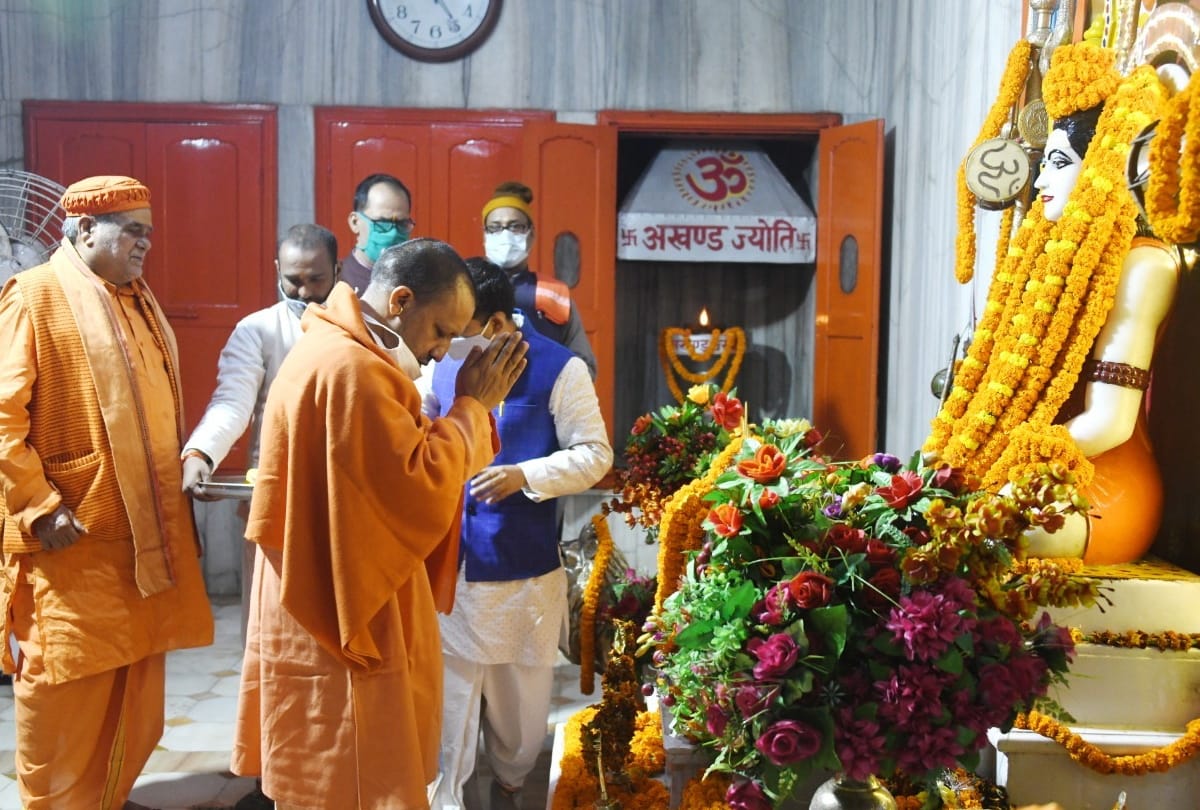 CM yogi adityanath Gorakhpur Gorakhnath temple