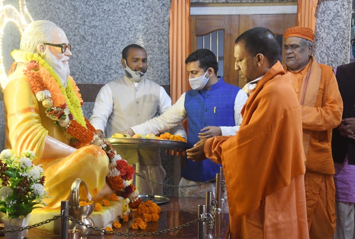 CM yogi adityanath Gorakhpur Gorakhnath temple