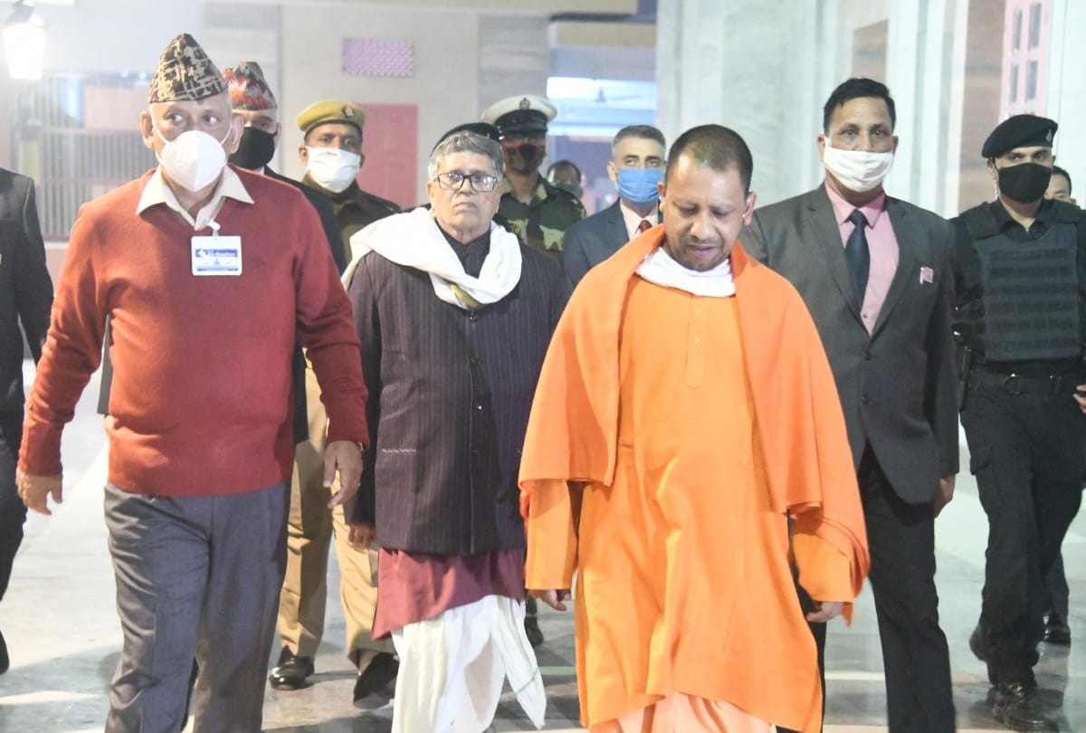 Chief of Defense Staff Bipin Rawat reached Gorakhnath Temple