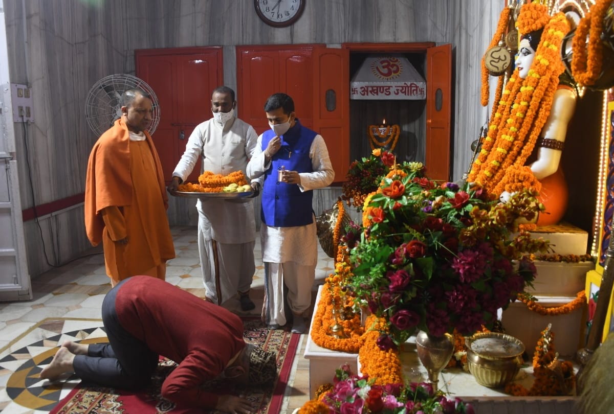 Chief of Defense Staff Bipin Rawat reached Gorakhnath Temple