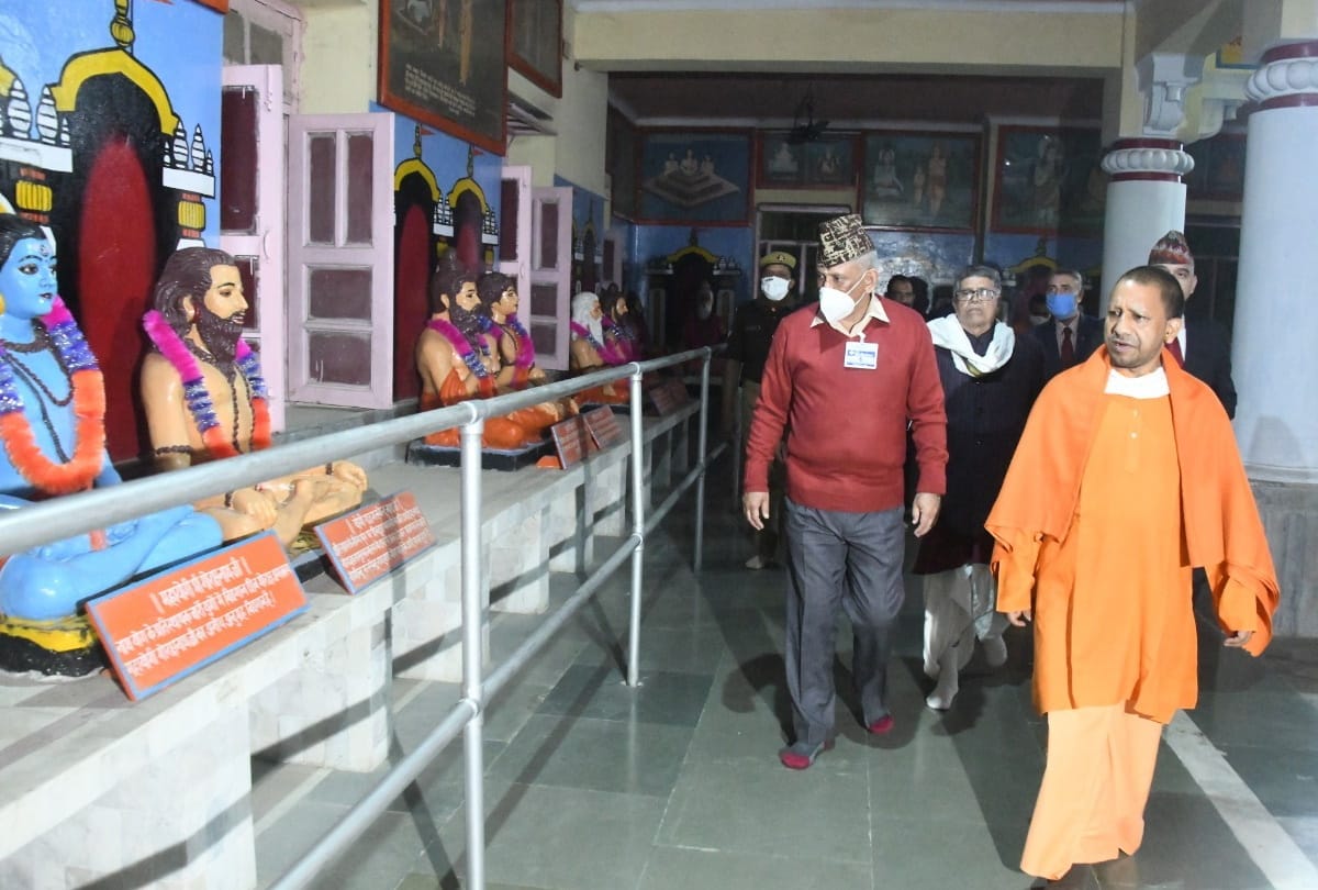 Chief of Defense Staff Bipin Rawat reached Gorakhnath Temple