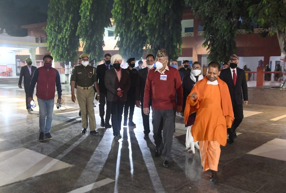 Chief of Defense Staff Bipin Rawat reached Gorakhnath Temple