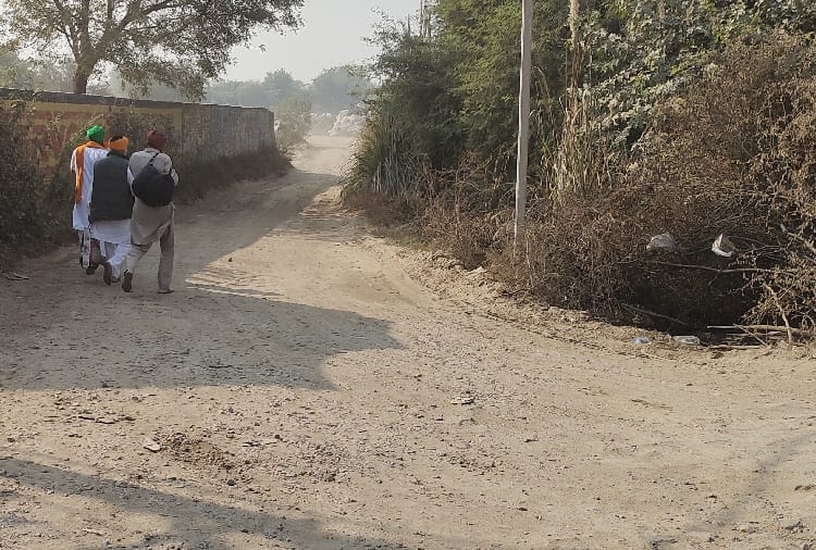 People are going to Delhi via contact roads in villages