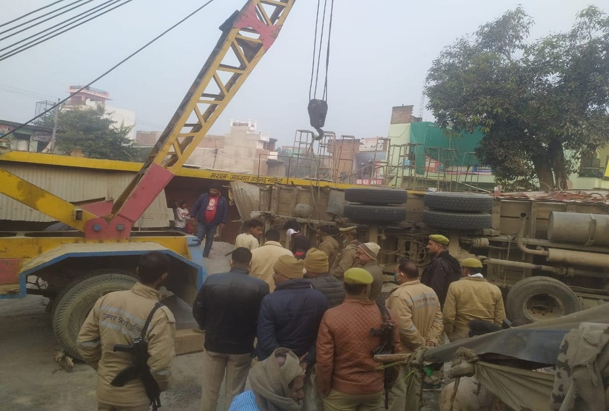 Major Road accident in Kaushambi happens when Barat returns after wedding