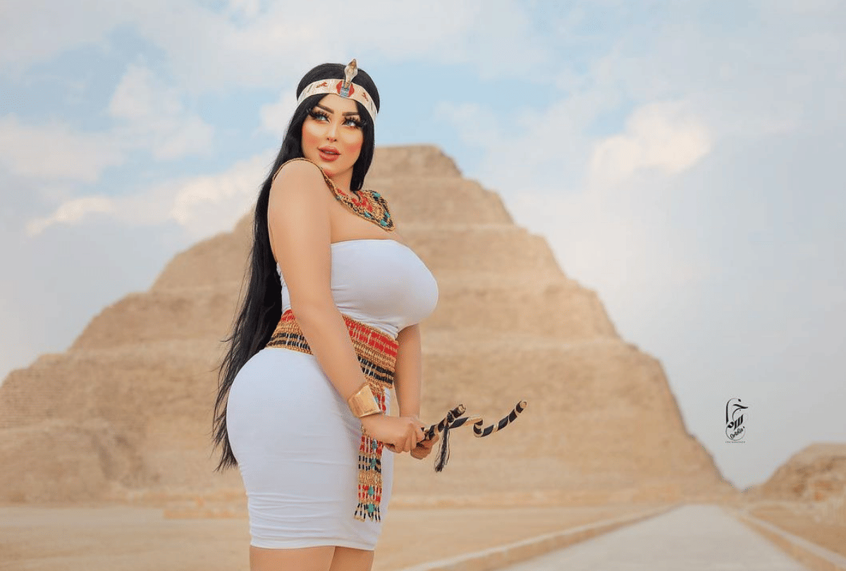 Egyptian Police Arrests Photographer Over Pyramid Photoshoot of Model Salma al Shimi
