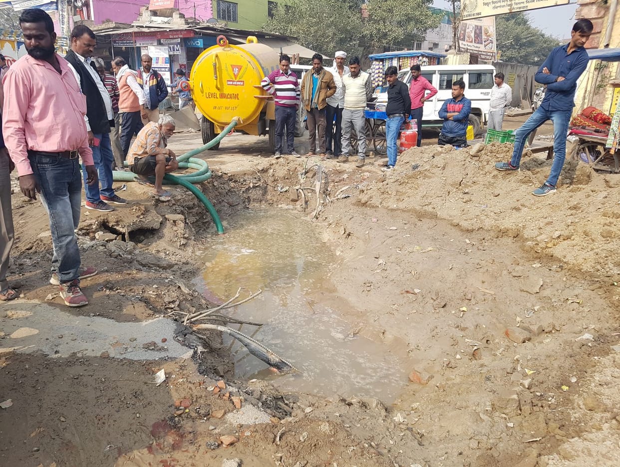 Pipeline broken, water crisis in six neighborhoods