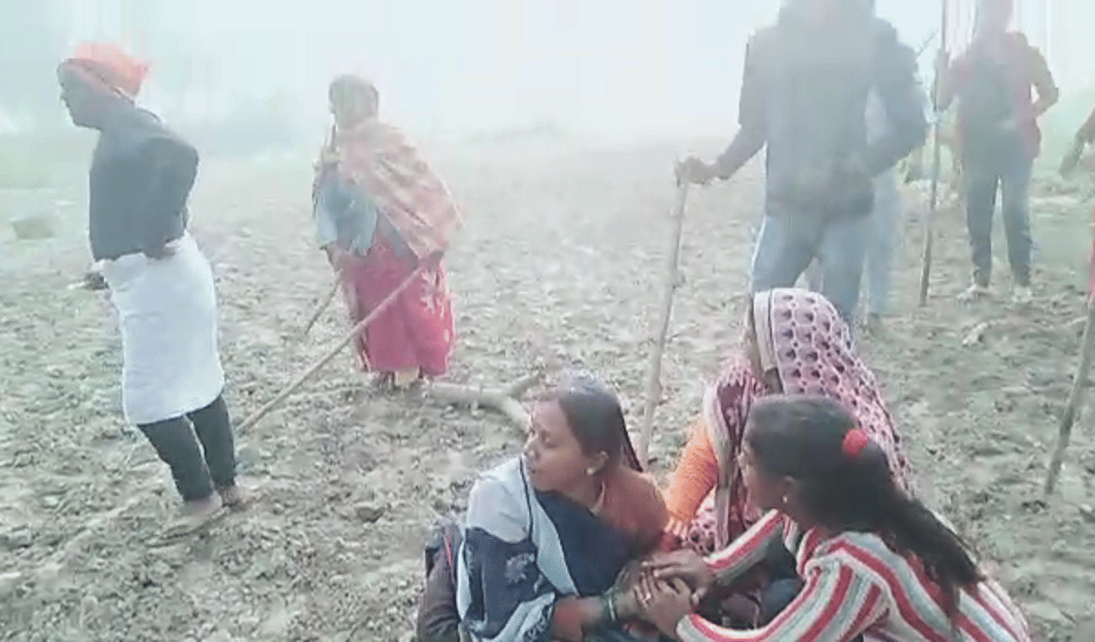 Bloody conflict between two sides in land dispute in bhadoohi up