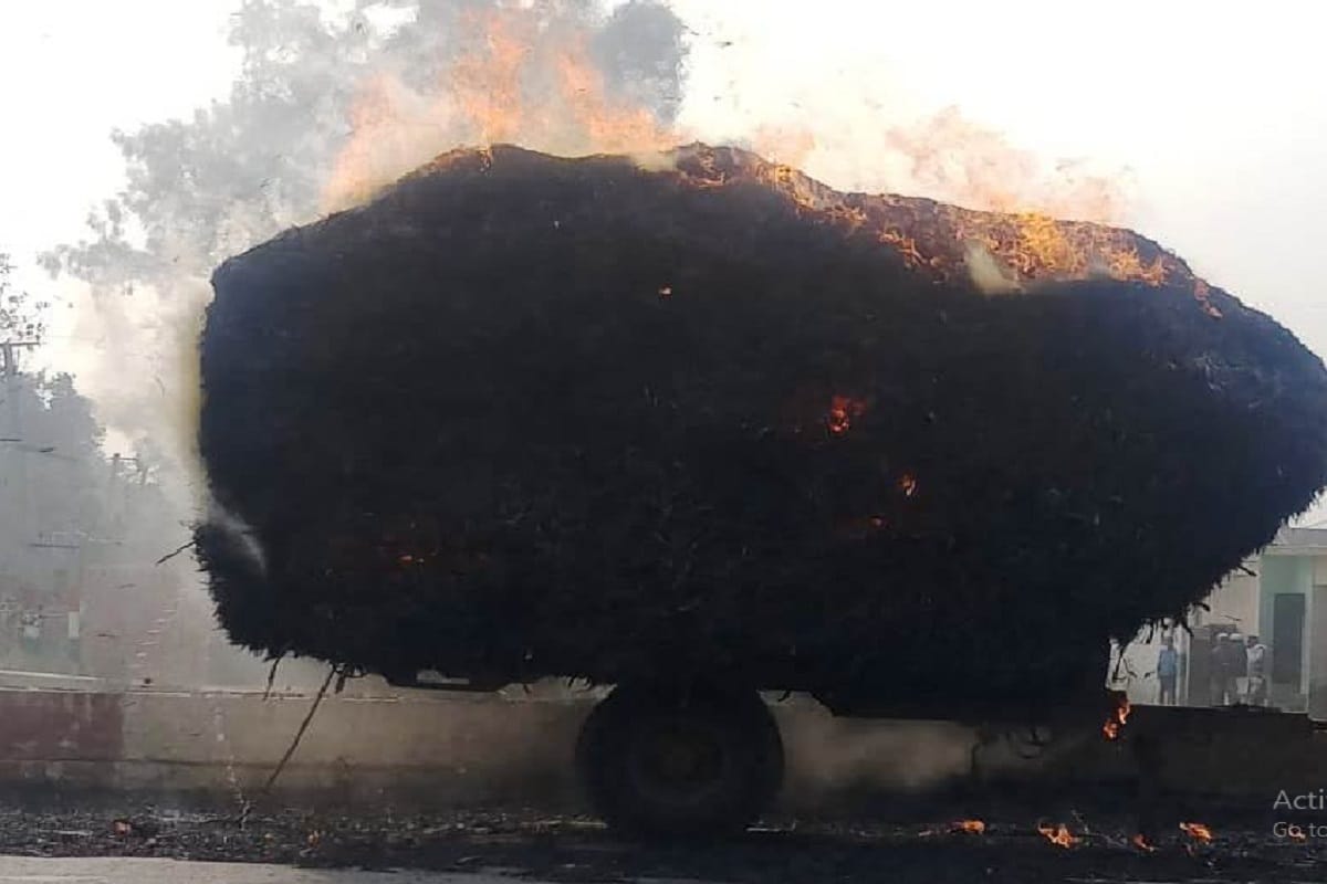 Fierce fire in a tractor-trolley in Muzaffarnagar