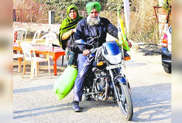 Delhi Kisan Andolan News: Farmer couple reached delhi on bike