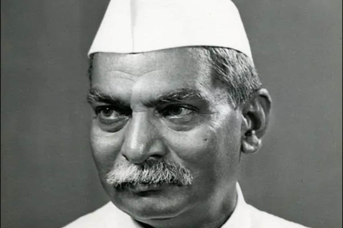 Due to follow government rules India first President Dr Rajendra Prasad not geted relative job
