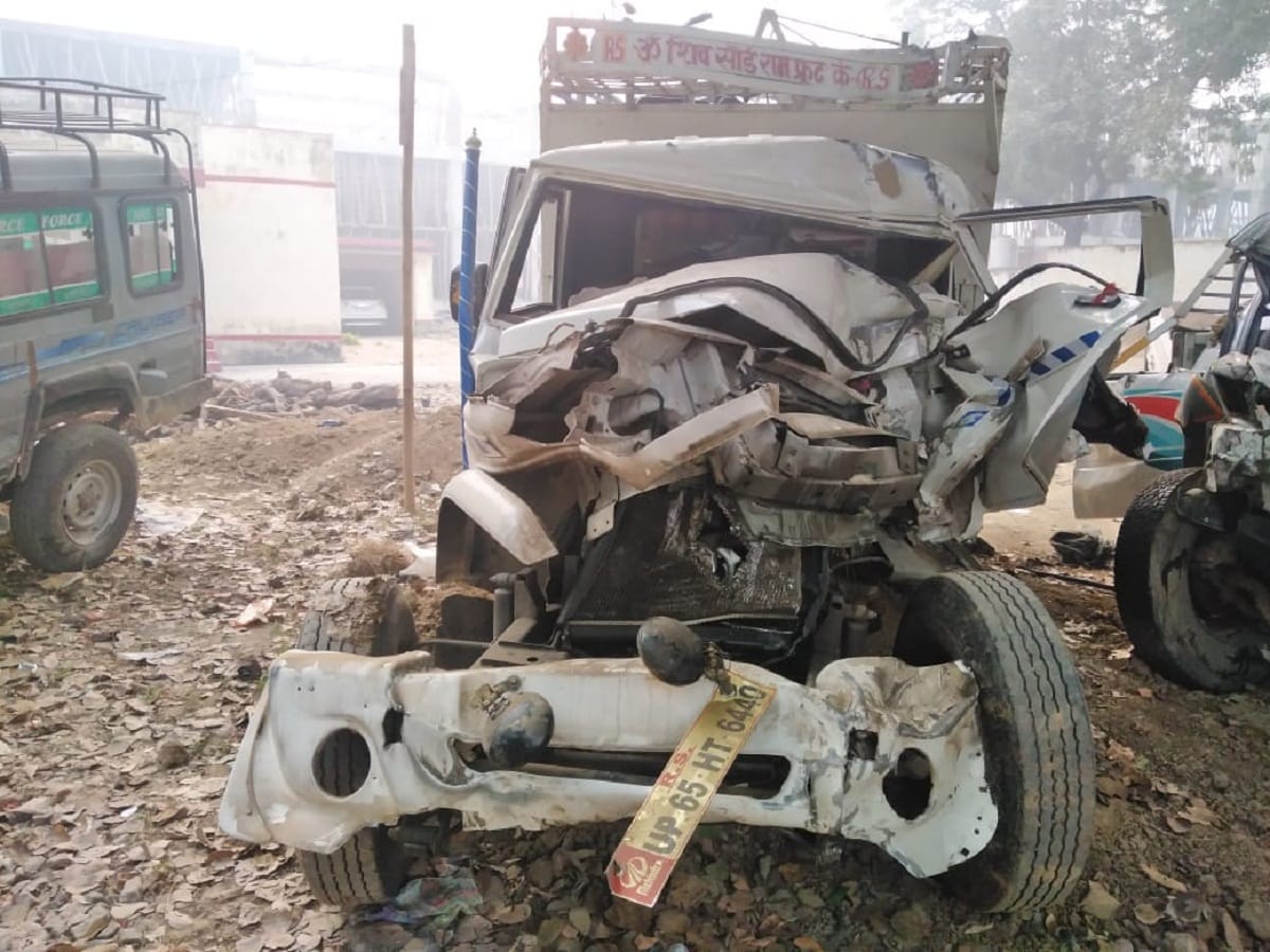 Pickup vehicle truck collision old man died in ghazipur up
