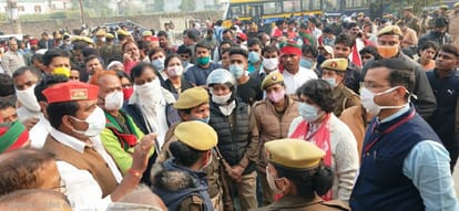 Samajwadi Party candidate for graduation raised questions on counting process sat on dharna in Varanasi
