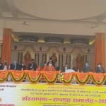 मंच पर आसीन सीएम योगी आदित्यनाथ , सीडीएस बिपिन रावत व अन्य।