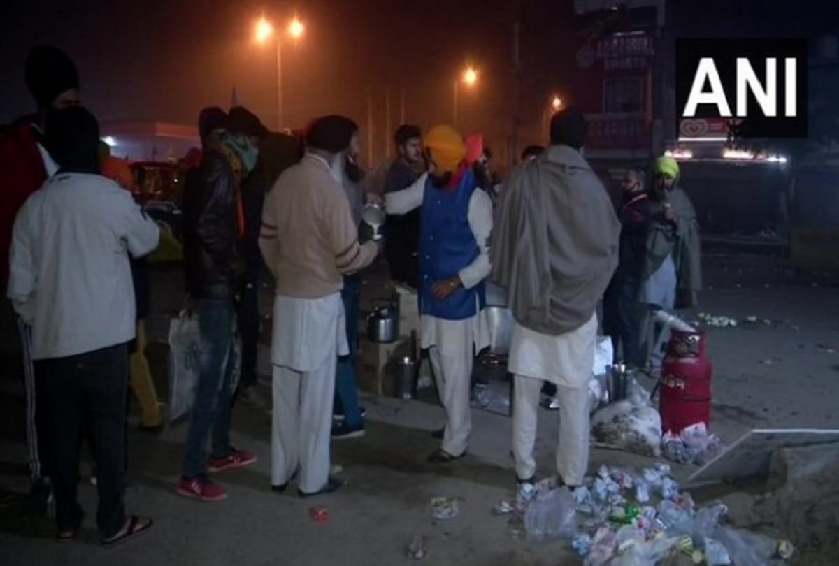 Kisan Andolan Today Latest News: Local people are serving agitating farmers during cold nights on the Singhu border '