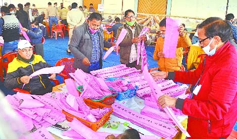 As the scope of Dhillon's victory widened, the crowd of opponents trimmed