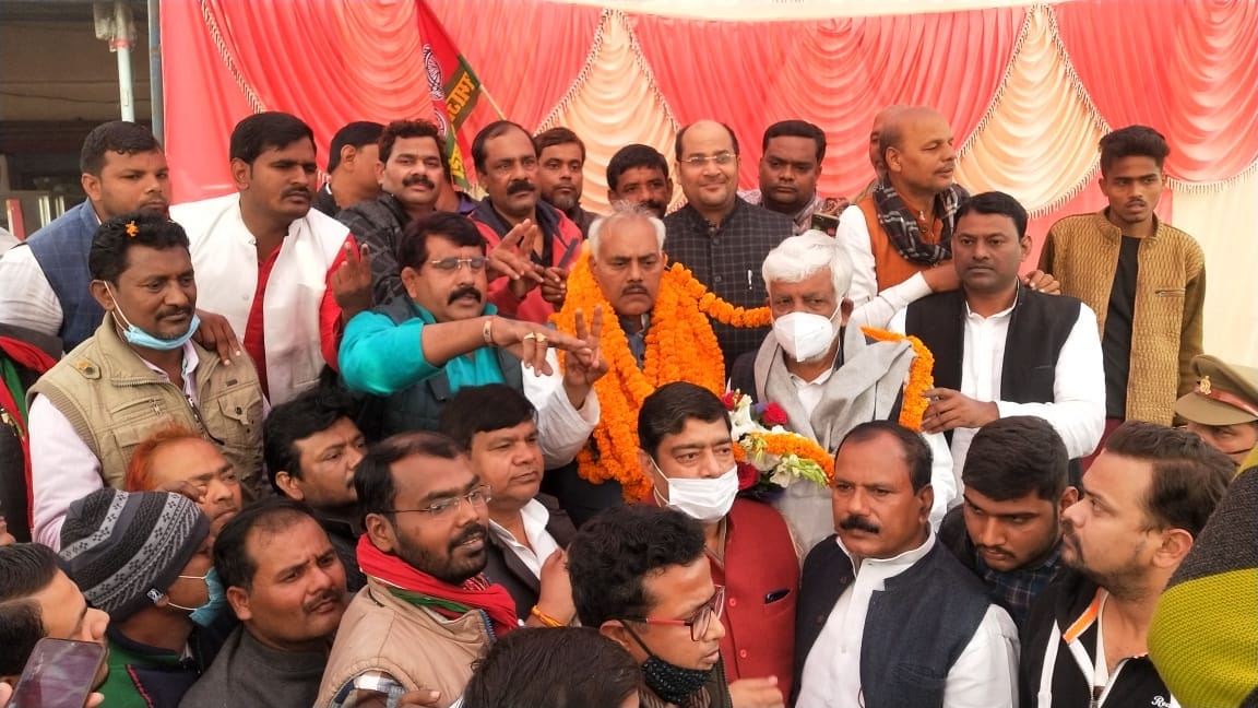 MLC Election Result: SP teacher- MLC Candidate Lalbihari of SP in Varanasi close to victory