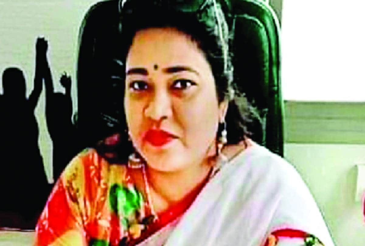 hostage girl met her family after 10 years, one stop center team rescued her from a house of chinhat