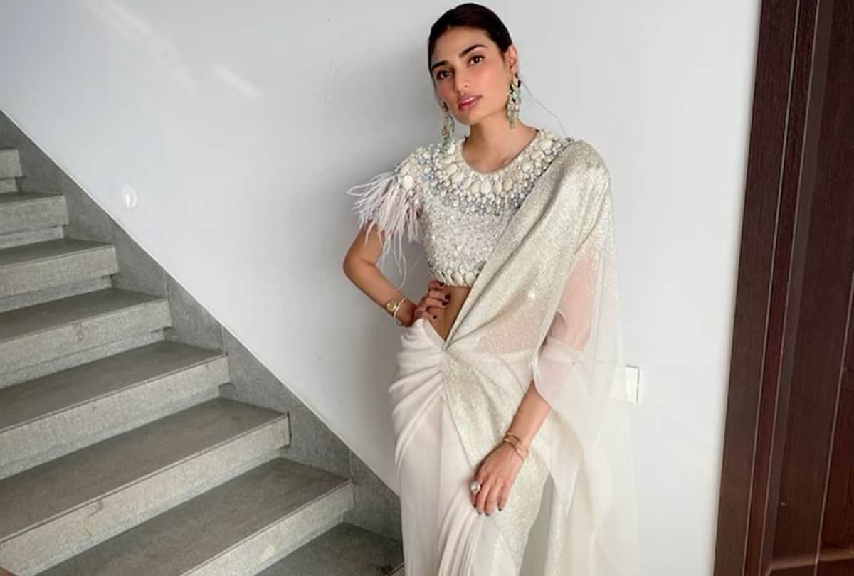cricketer k l rahul girlfriend athiya shetty use vitamin e capsule for glowing skin