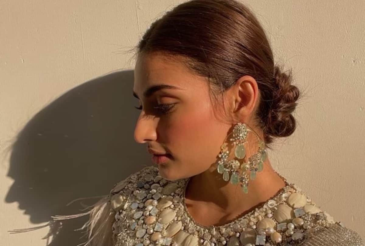 cricketer k l rahul girlfriend athiya shetty white saree