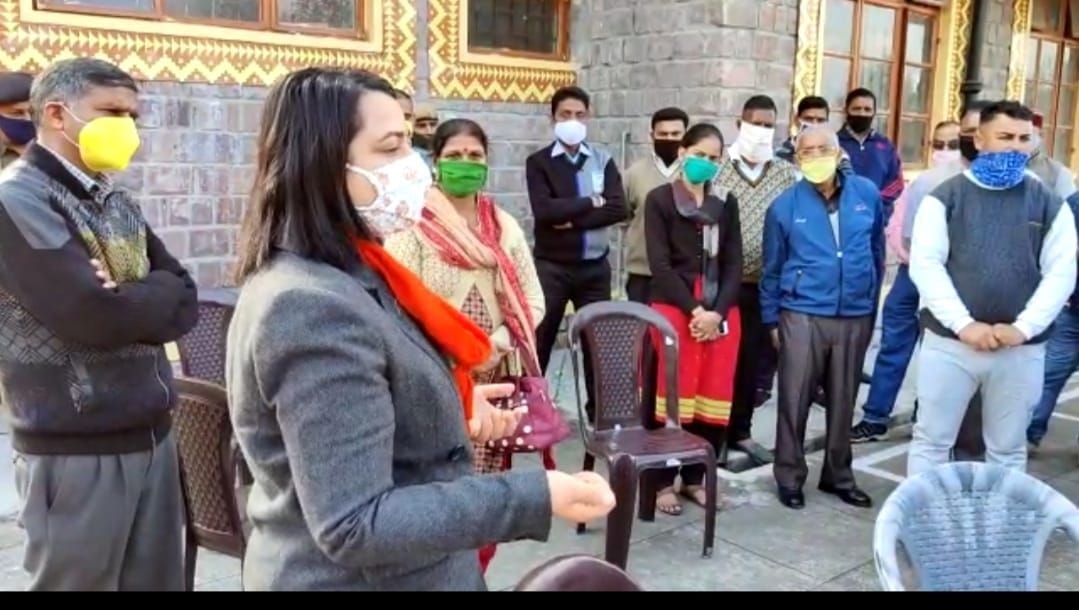 people angry for transfer of doctor