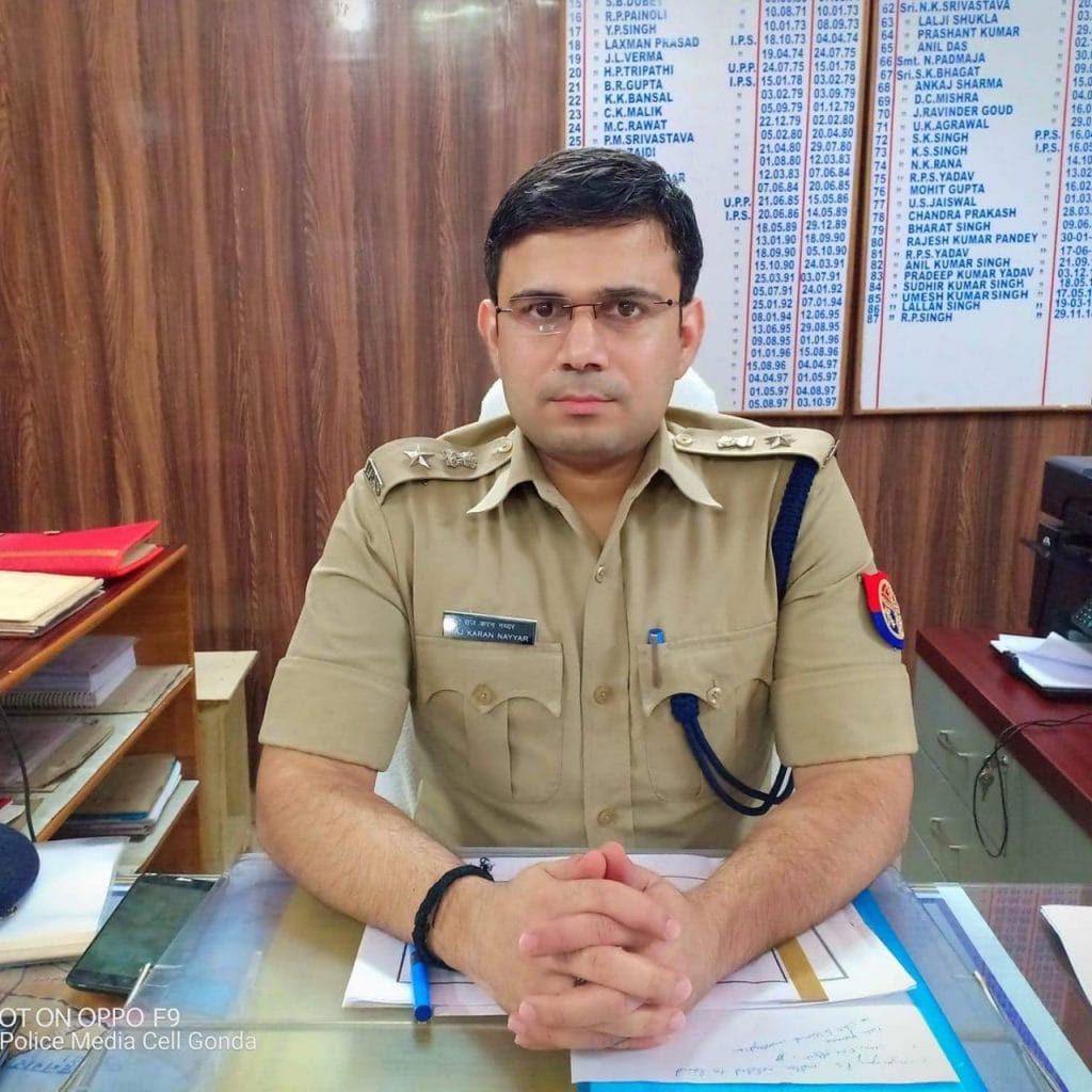 UP Police SP Jaunpur reached Sikrara police station to write a case of bike theft