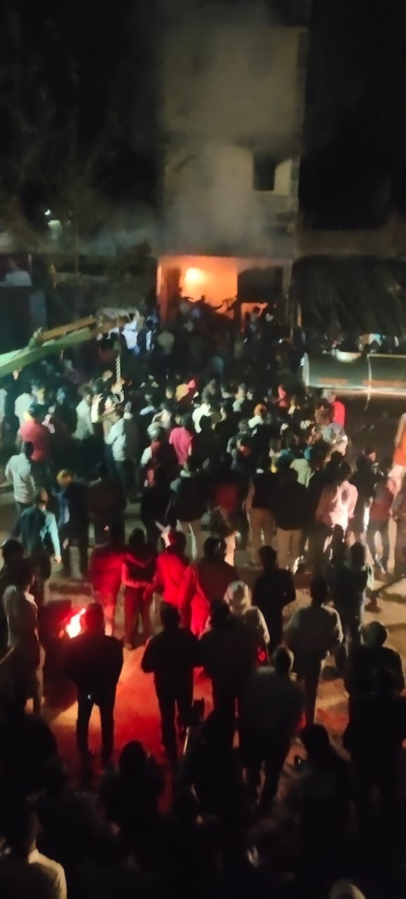 Fire in Mau short circuit in cloth and Jewelry shop 