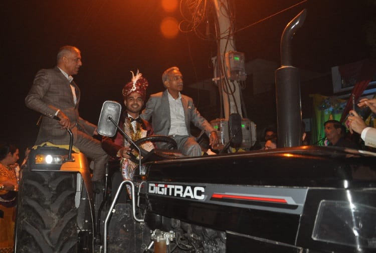 Farmer Protest : Groom in Haryana ride a tractor to show support to farmers