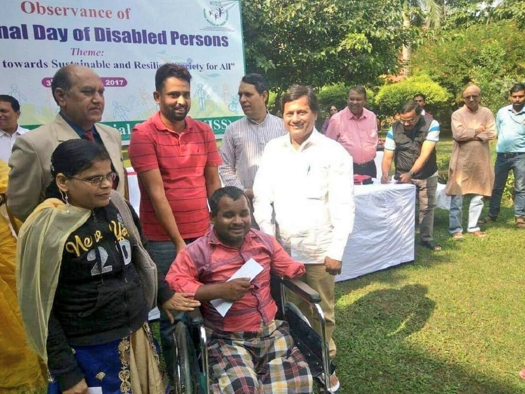 Visually handicapped knitted 50 chairs in 6 hours on the International Divyang Day