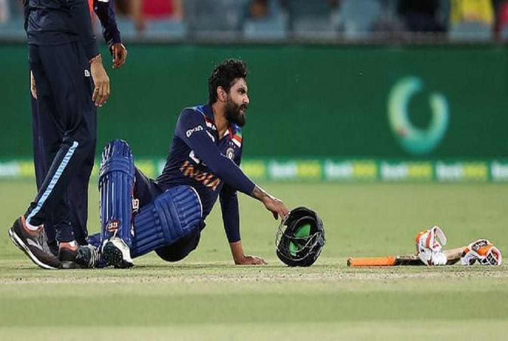 Yuzvendra Chahal comes on for Ravindra Jadeja  as concussion substitute in 1st T20I